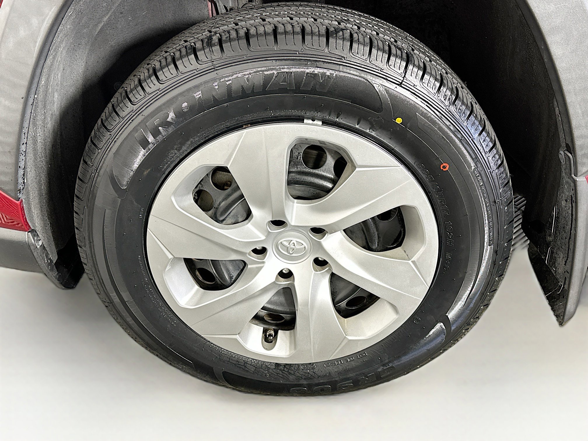 Used 2020 Toyota RAV4 LE FWD image 11