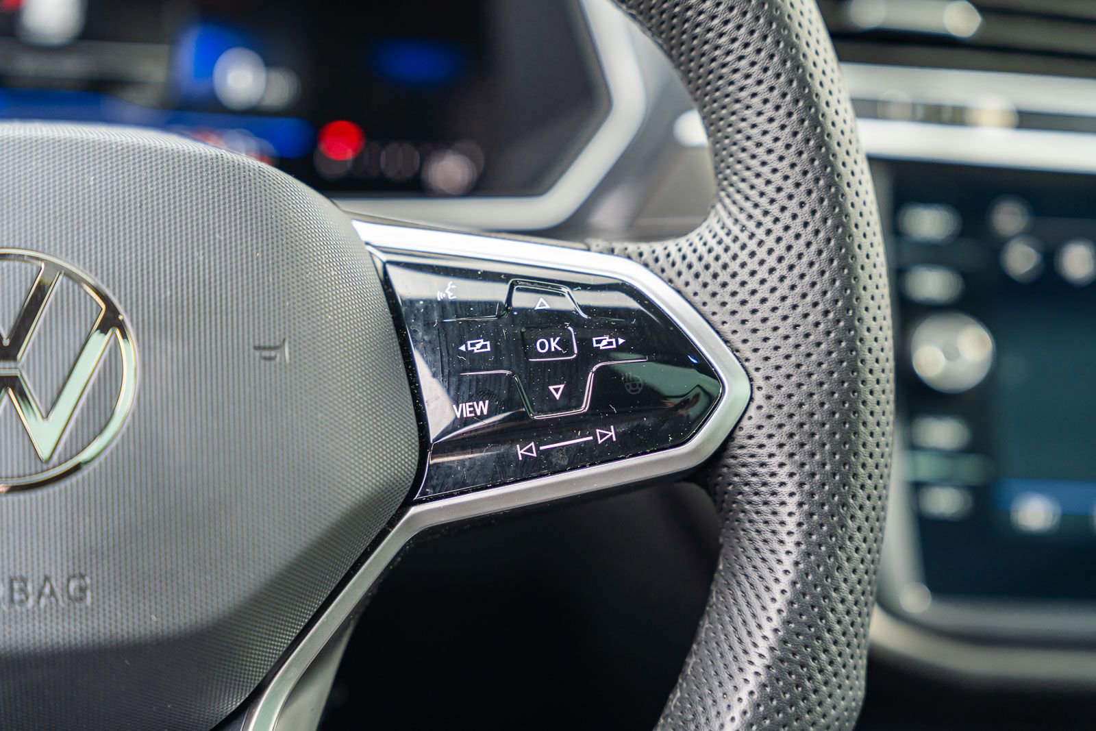 Used 2024 Volkswagen Tiguan SE R-Line image 31