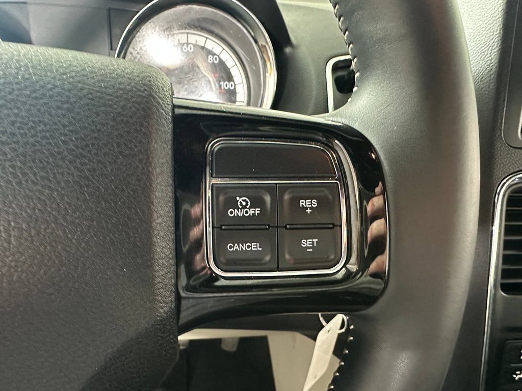 Used 2016 Dodge Grand Caravan SE FWD image 25