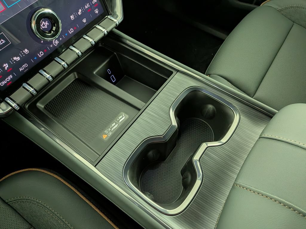 New 2026 GMC Acadia AT4 w/ Luxury Package AWD/4WD image 28