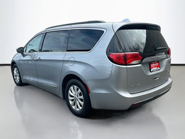 Used 2017 Chrysler Pacifica Touring-L image 8