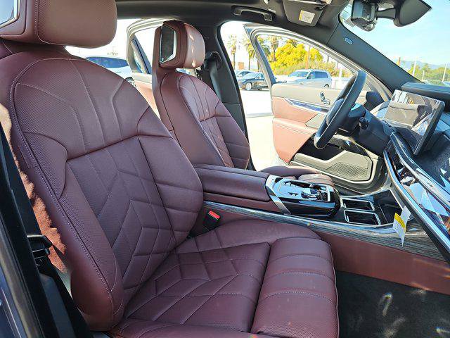 New 2025 BMW i7 eDrive50 w/ Premium Package image 10