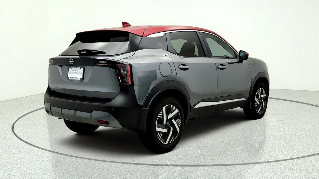 Used 2025 Nissan Kicks SV FWD image 5