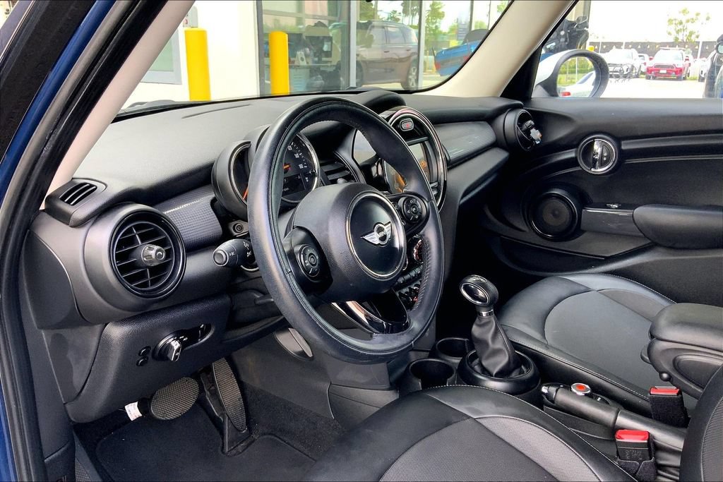 Used 2017 MINI Cooper 4-Door Hardtop FWD image 12