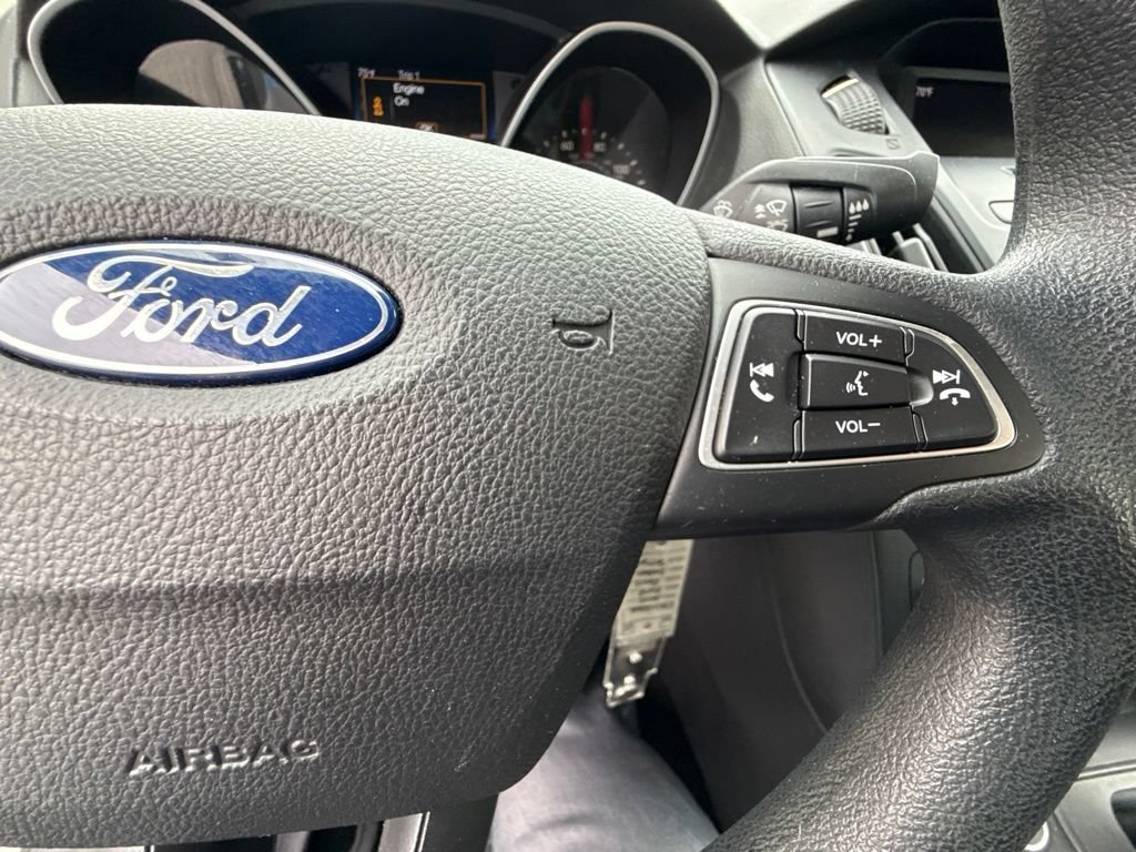 Used 2015 Ford Focus SE FWD image 19