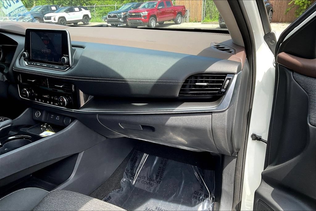 Used 2022 Nissan Rogue SV FWD image 17