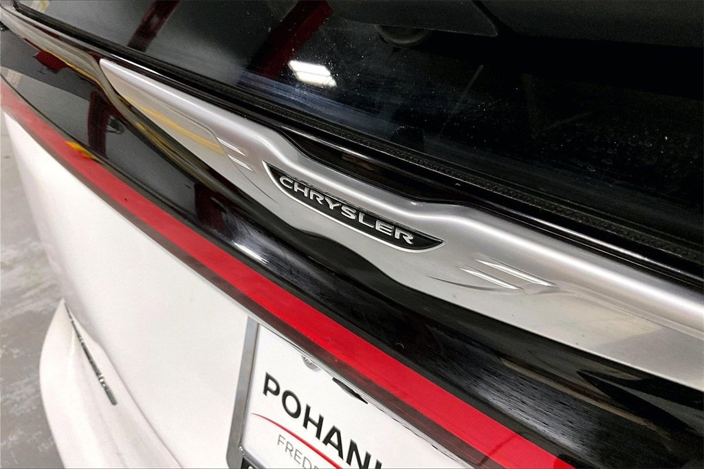 Used 2024 Chrysler Pacifica Touring-L image 31