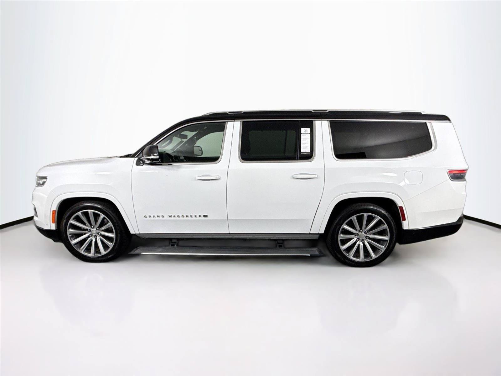 Used 2023 Jeep Grand Wagoneer L Series II AWD/4WD image 14
