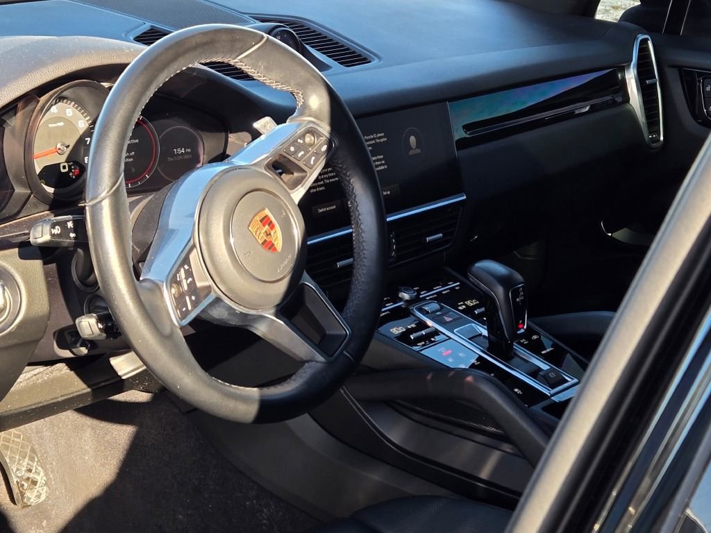 Certified 2022 Porsche Cayenne image 4
