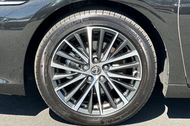 Used 2025 Lexus ES 300h w/ Premium Package FWD image 30