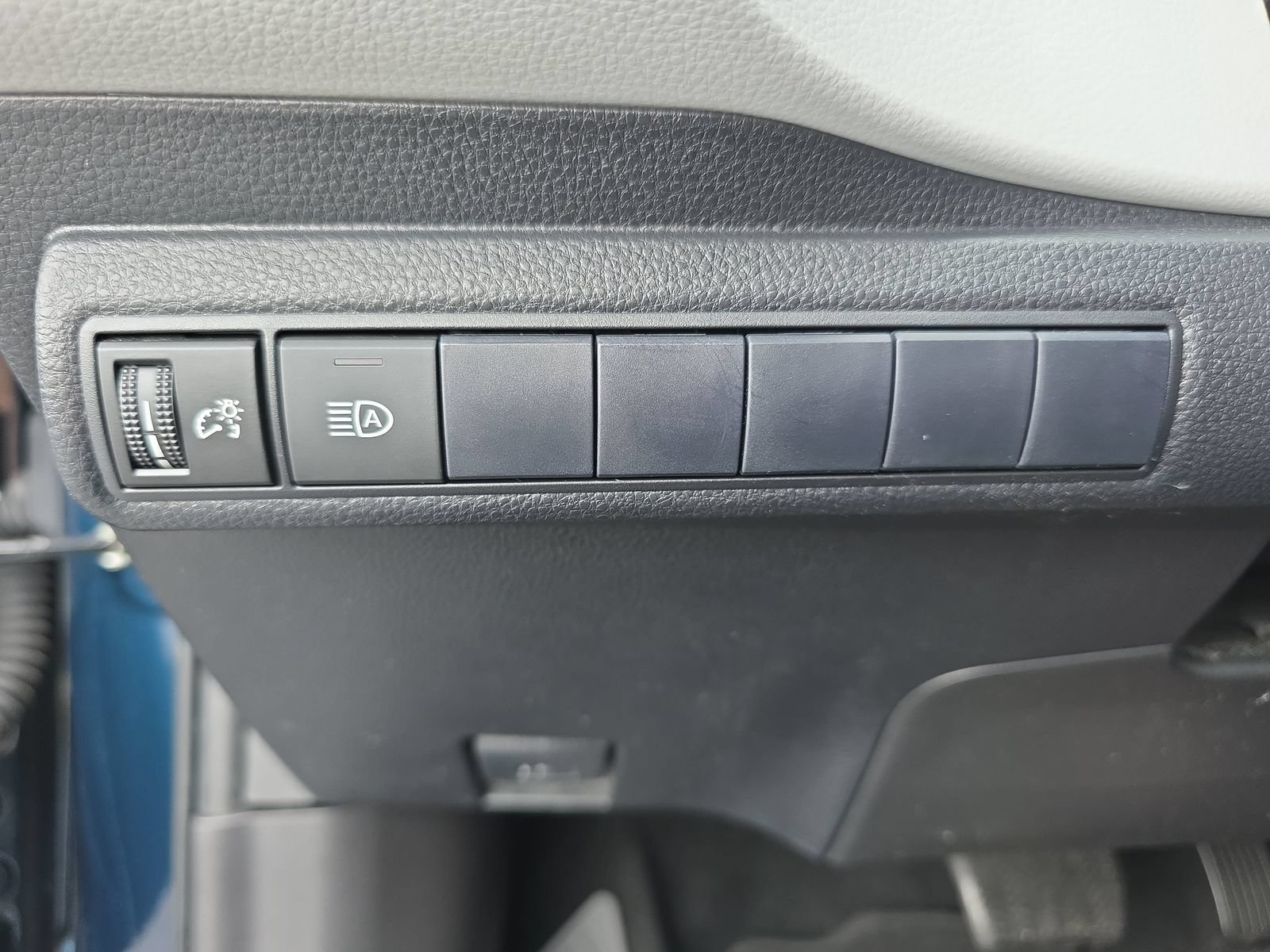 Used 2021 Toyota Corolla XSE FWD image 25