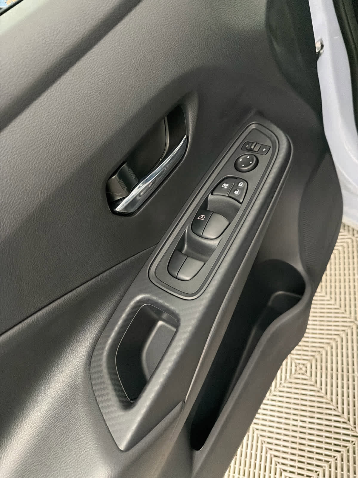New 2025 Nissan Versa SV w/ Trunk Package FWD image 24