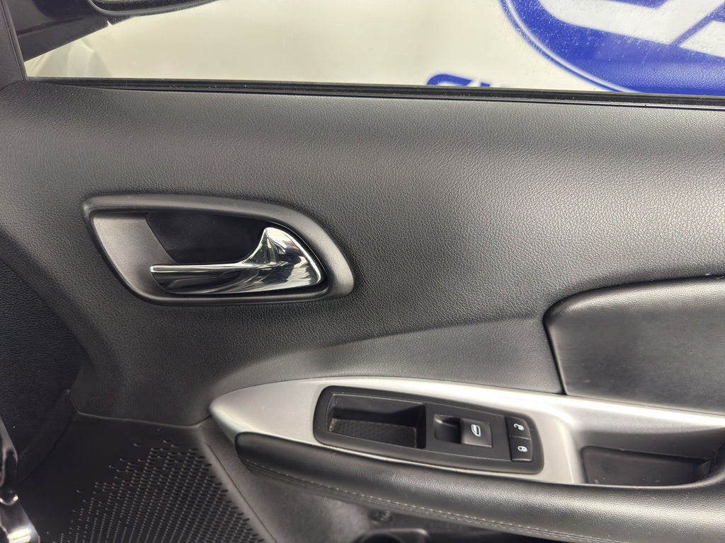 Used 2018 Dodge Journey SE image 37