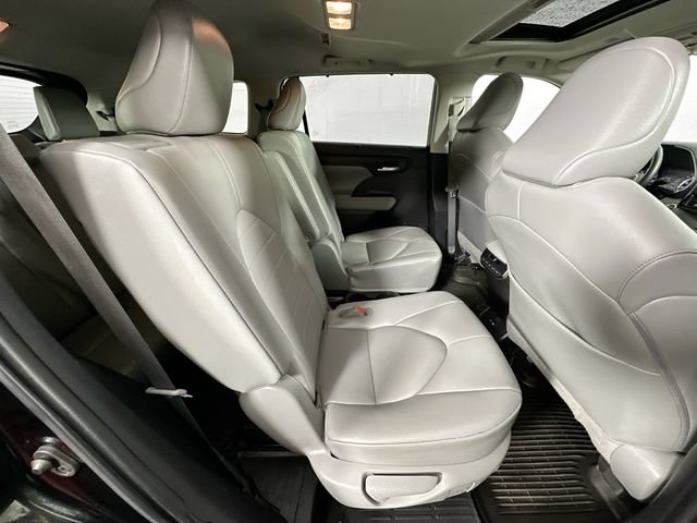 Used 2023 Toyota Highlander XLE AWD/4WD image 27