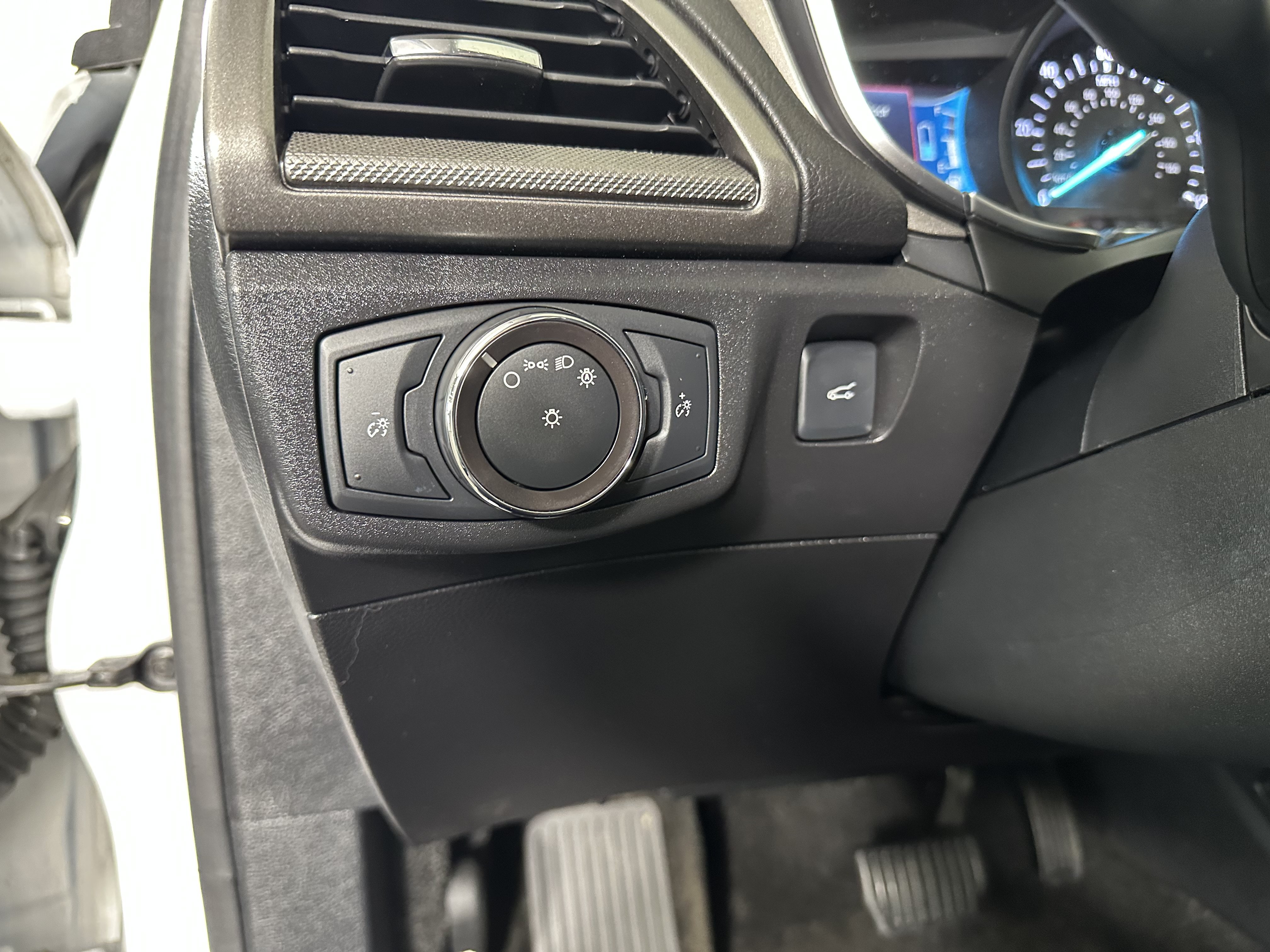 Used 2018 Ford Fusion S FWD image 15
