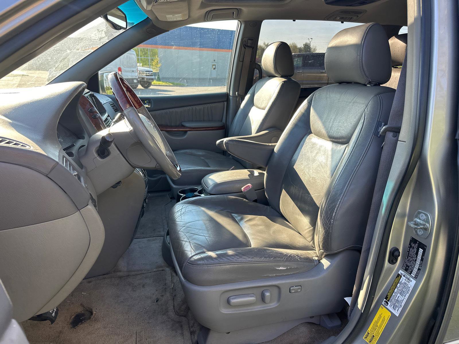 Used 2005 Toyota Sienna XLE Limited image 6