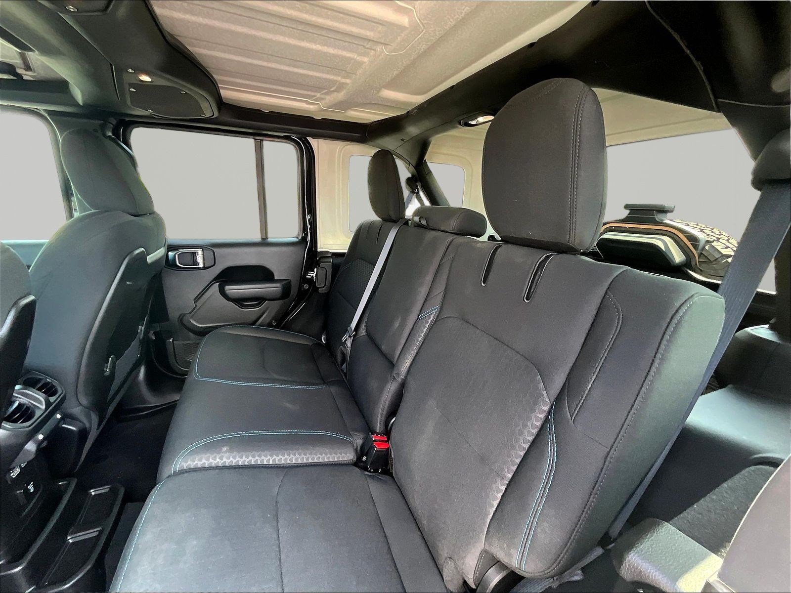 Used 2025 Jeep Wrangler Unlimited Rubicon 4xe w/ Convenience Group AWD/4WD image 22