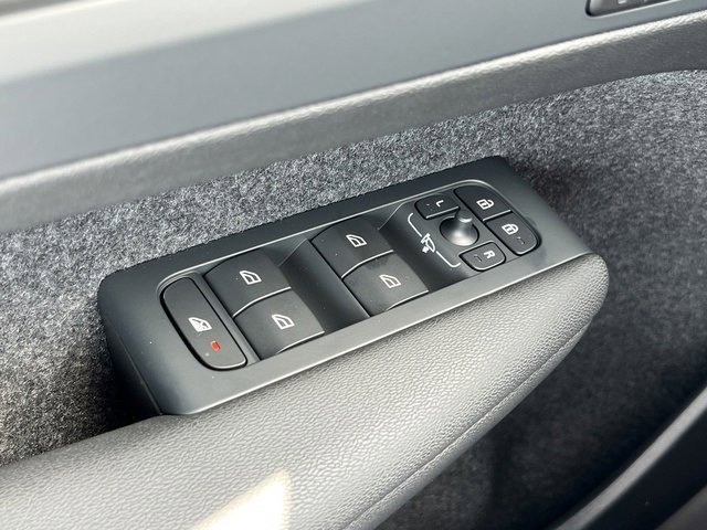 New 2024 Volvo XC40 Recharge Plus w/ Protection Package Premier image 17