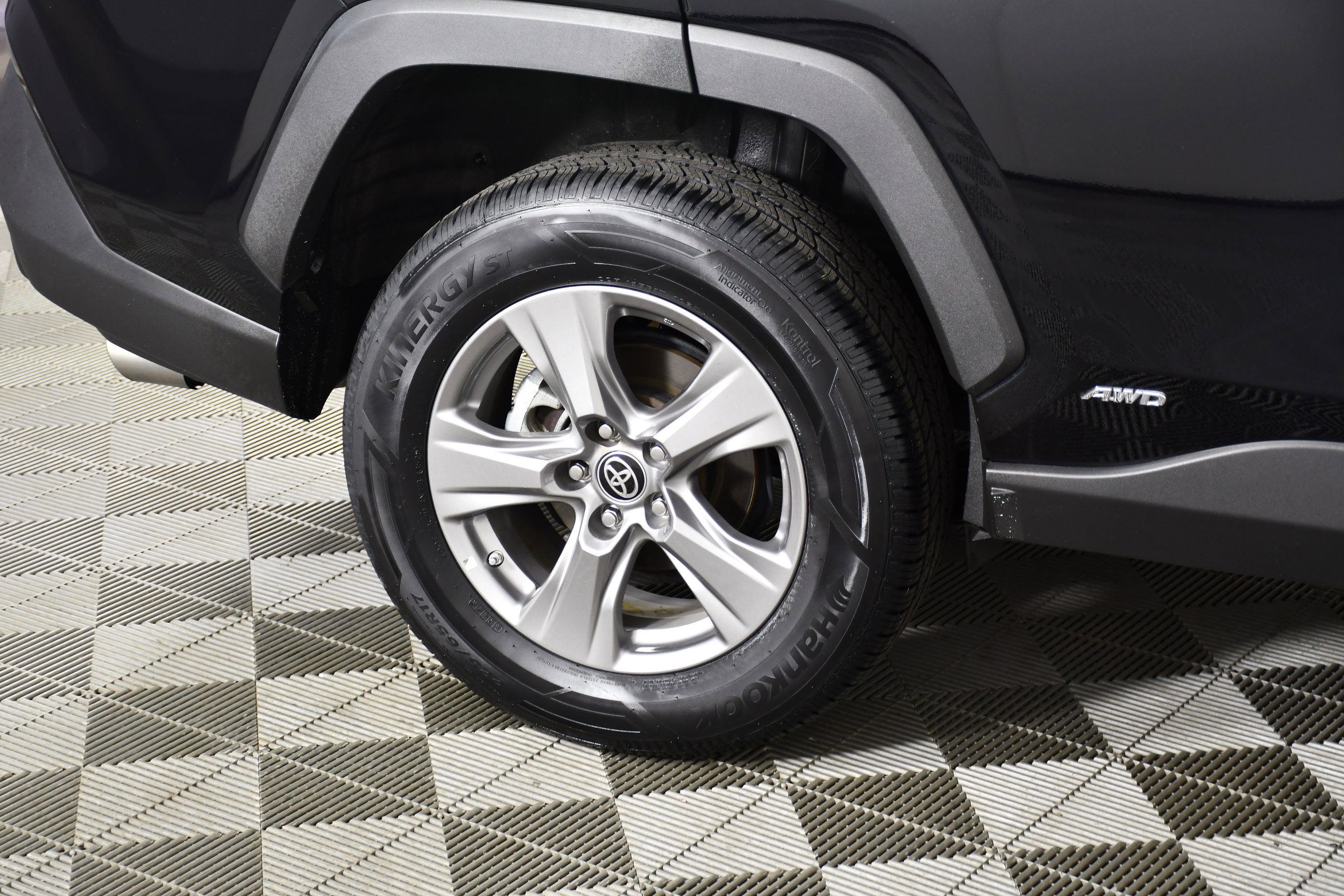 Used 2024 Toyota RAV4 LE AWD/4WD image 54