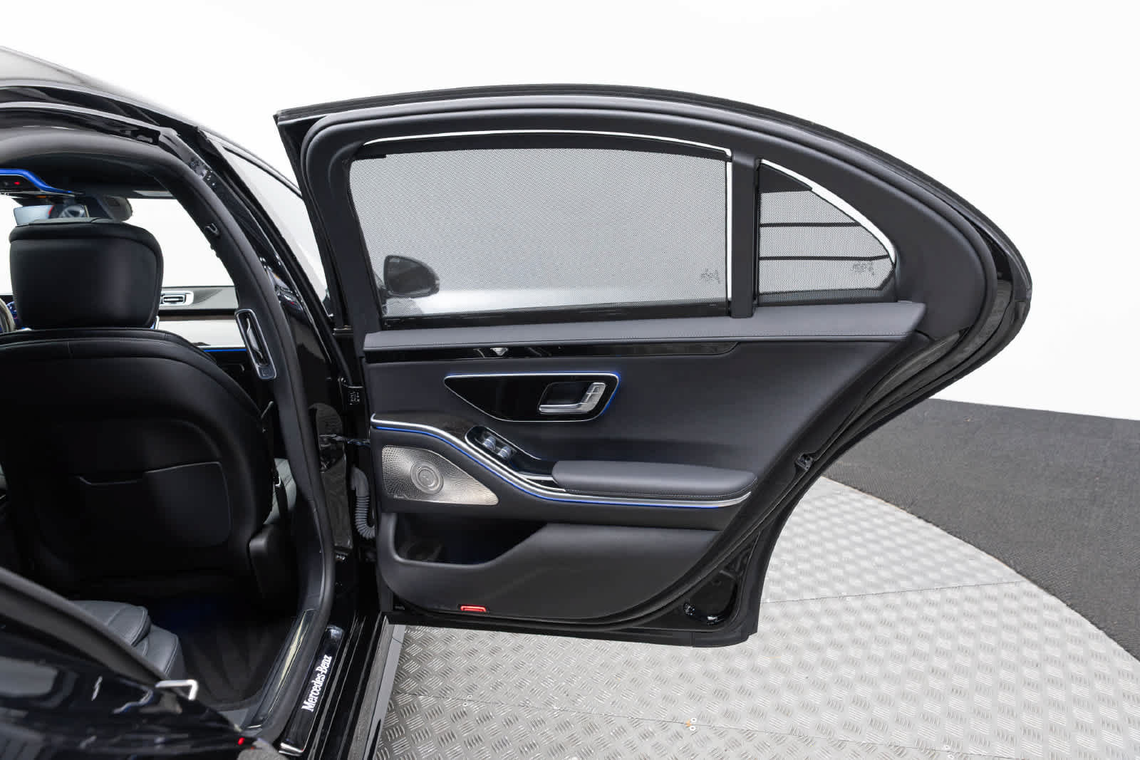 Used 2023 Mercedes-Benz S 500 4MATIC w/ AMG Line image 36