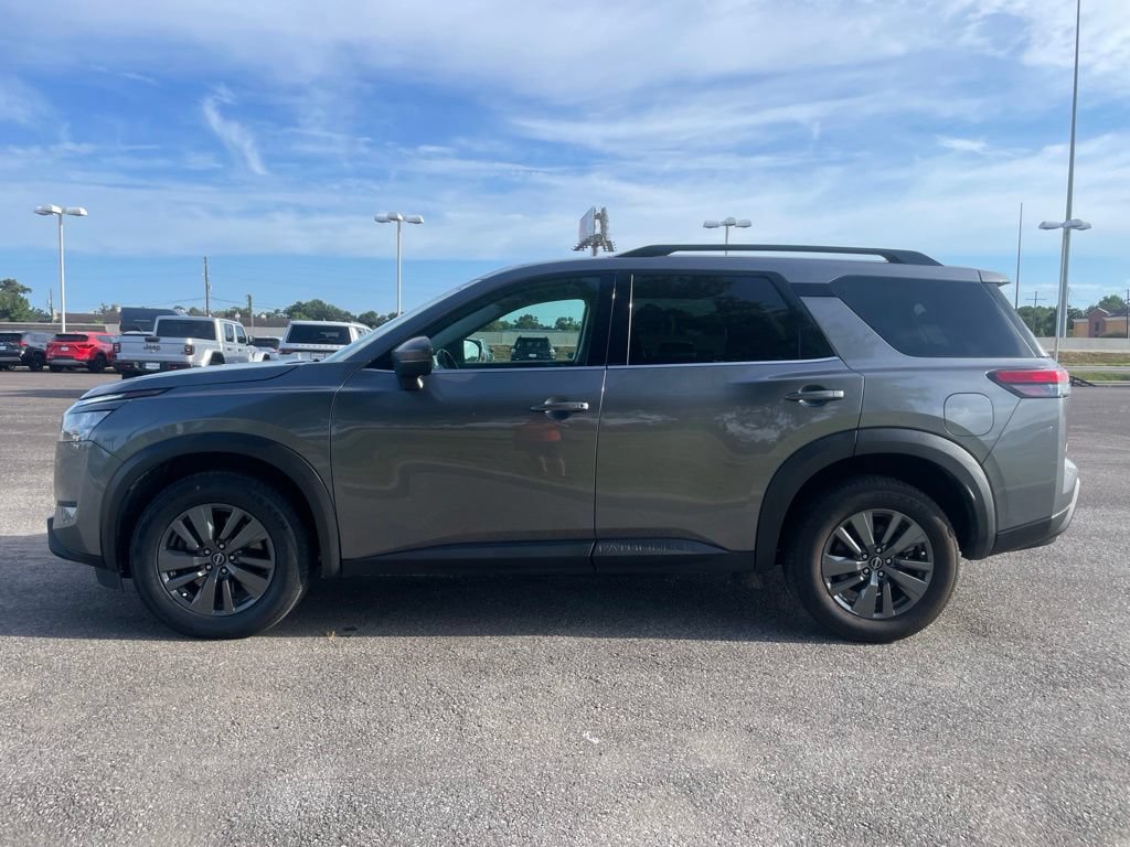 Used 2024 Nissan Pathfinder SV FWD image 4