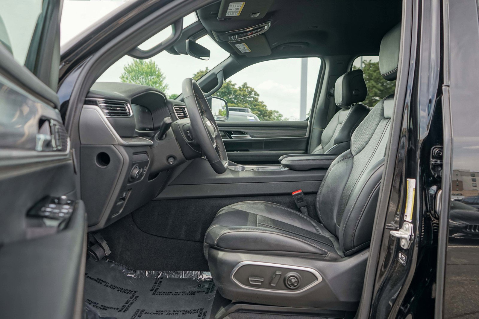 Used 2024 Jeep Wagoneer Series II w/ Flexible Seating Group image 13