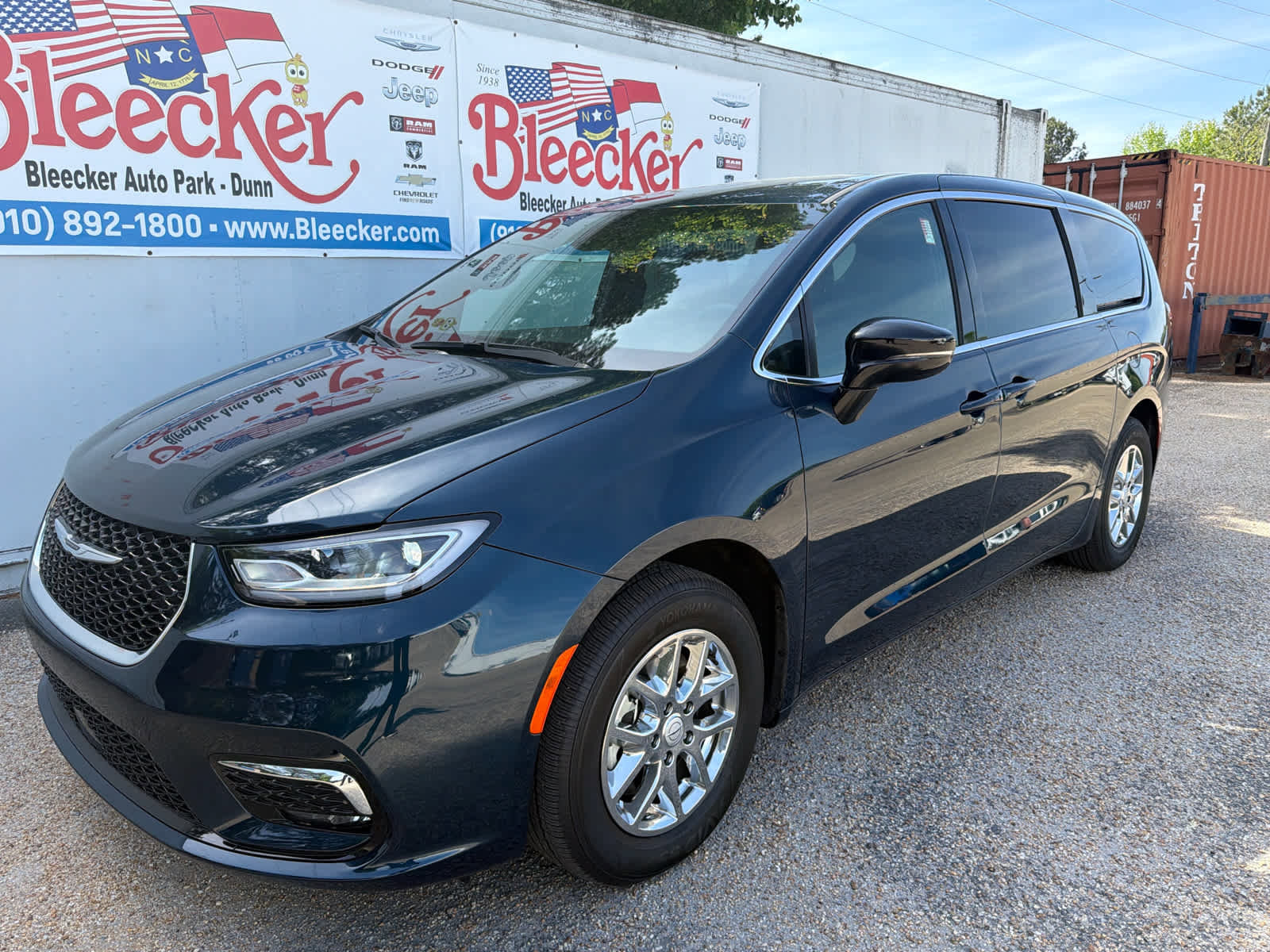 Used 2025 Chrysler Pacifica Select FWD image 6