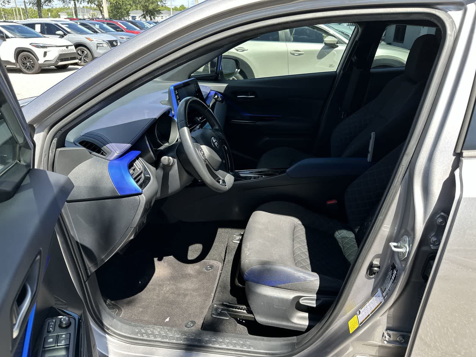 Used 2020 Toyota C-HR XLE FWD image 2