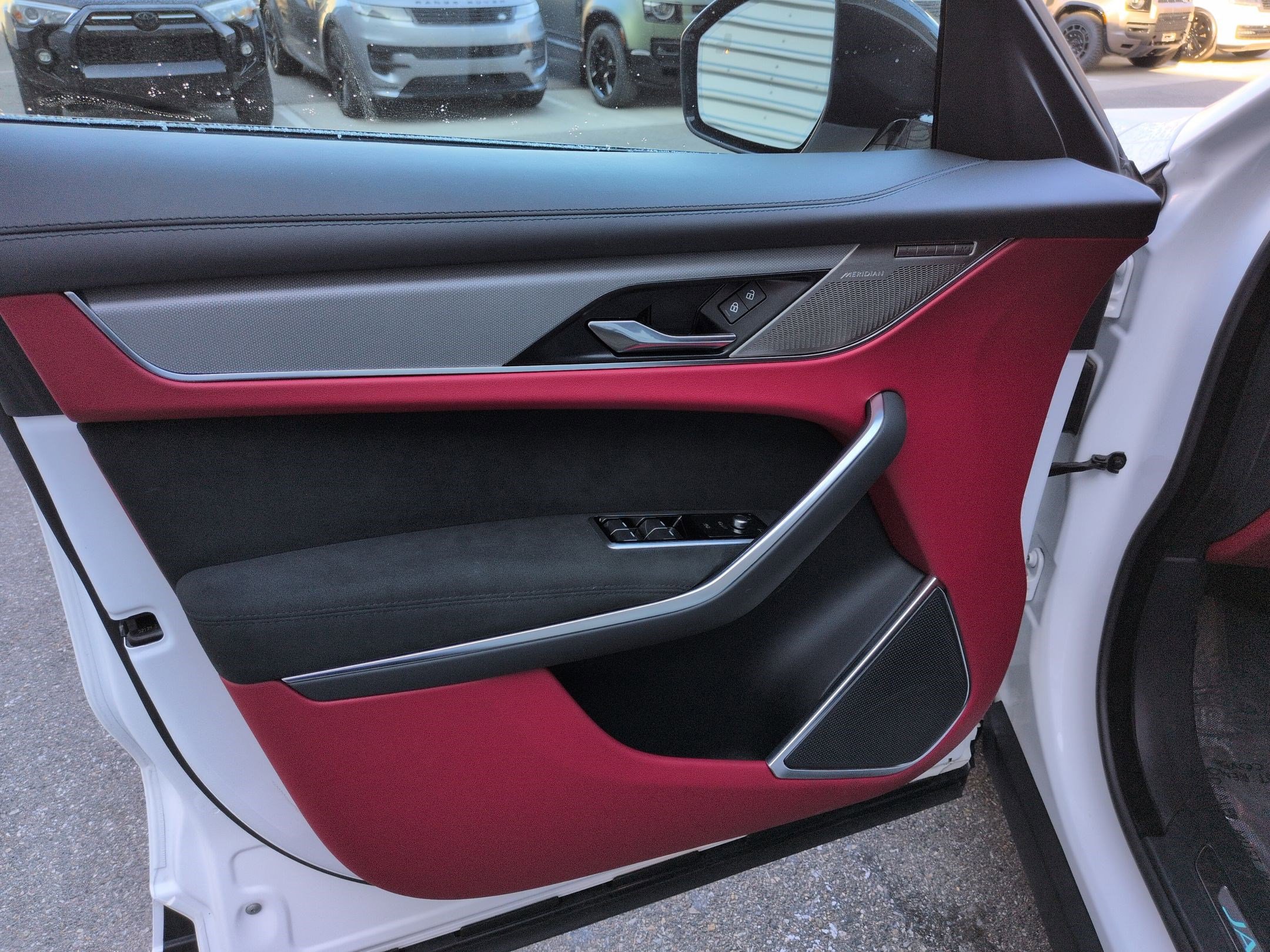 Used 2024 Jaguar F-PACE SVR image 12