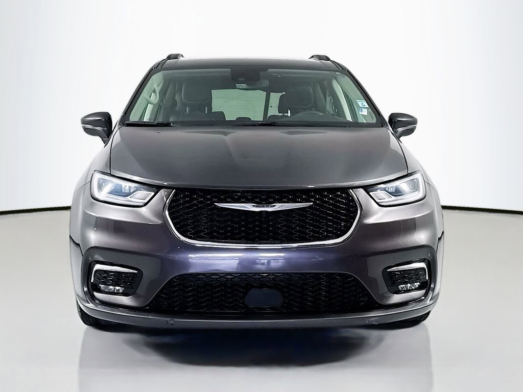 Used 2022 Chrysler Pacifica Touring-L FWD image 2