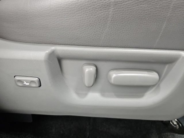 Used 2017 Toyota Sequoia Platinum AWD/4WD image 44