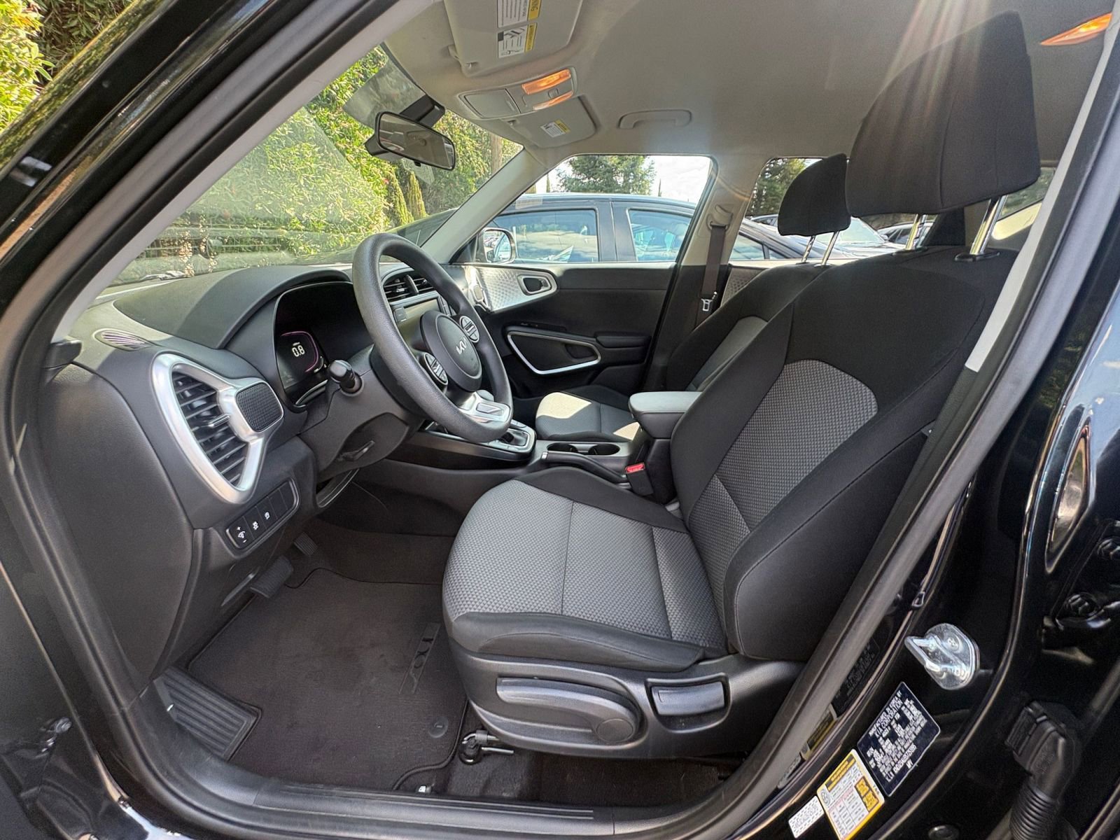 Used 2025 Kia Soul LX w/ LX Technology Package FWD image 24
