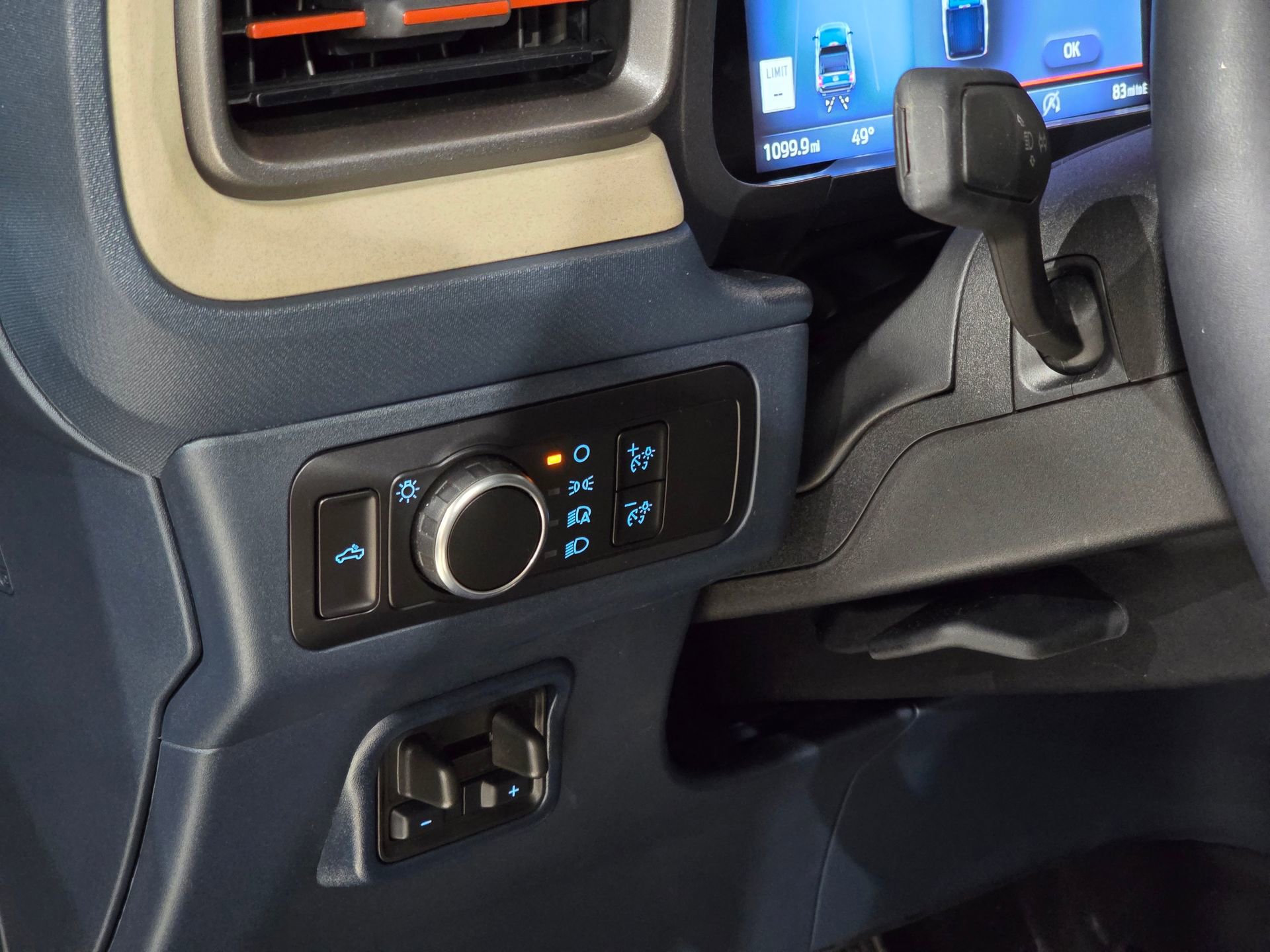 New 2025 Ford Maverick Lariat w/ 4K Tow Package image 18