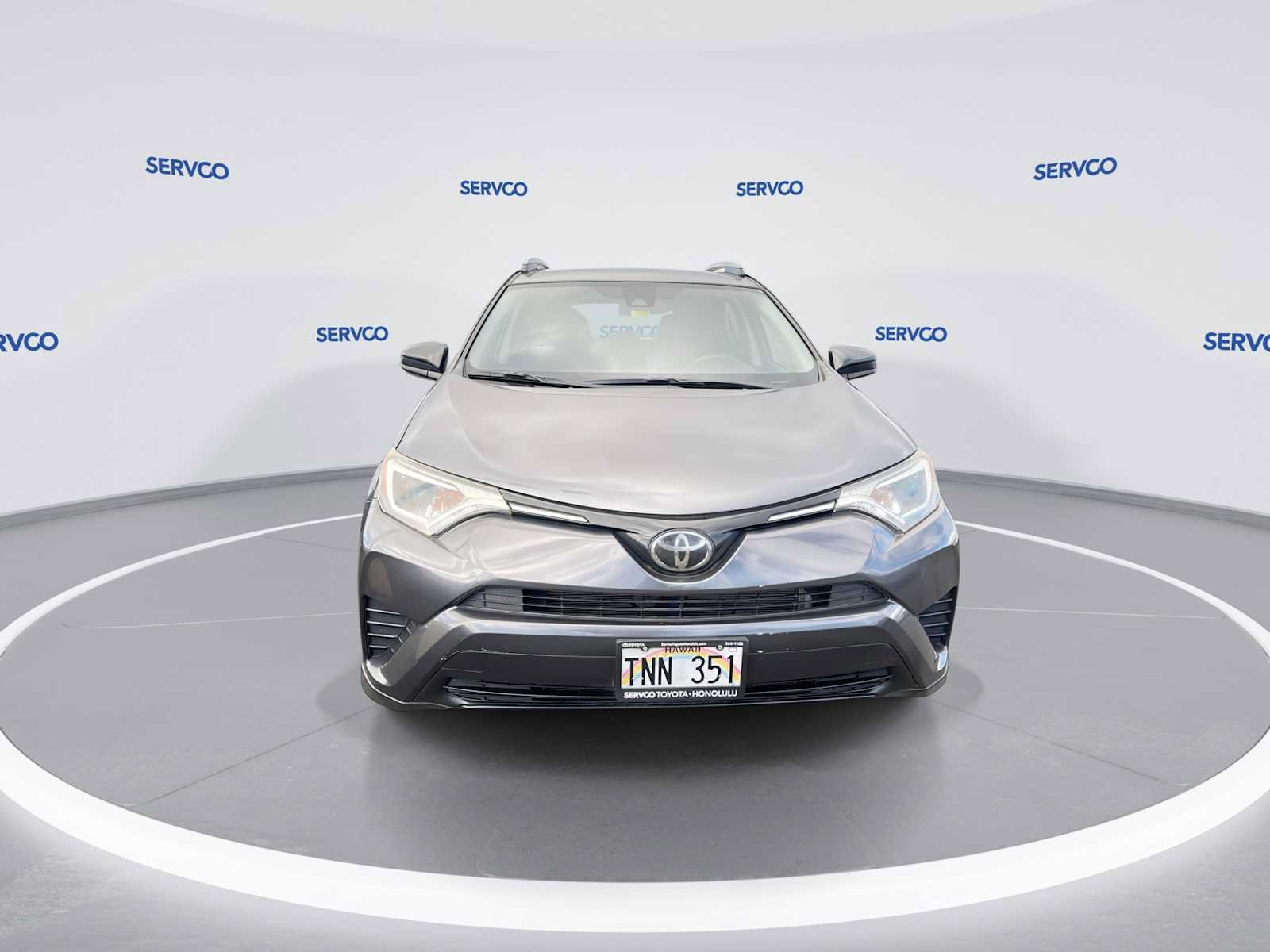 Used 2018 Toyota RAV4 LE FWD image 3