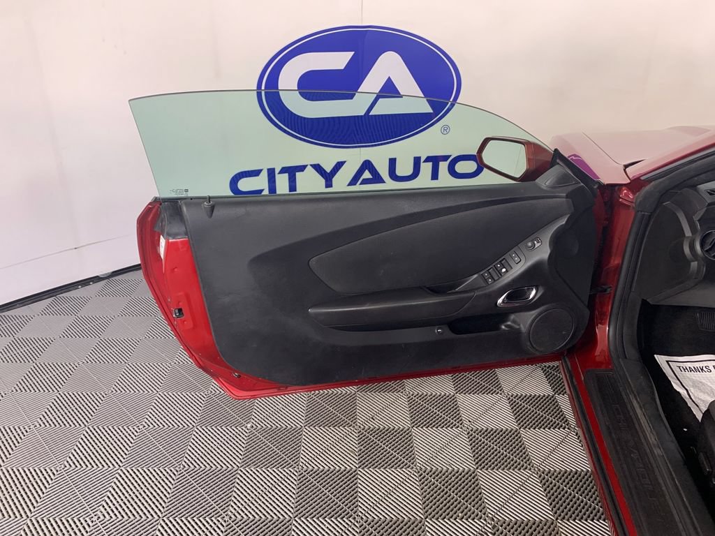 Used 2015 Chevrolet Camaro LT RWD image 15