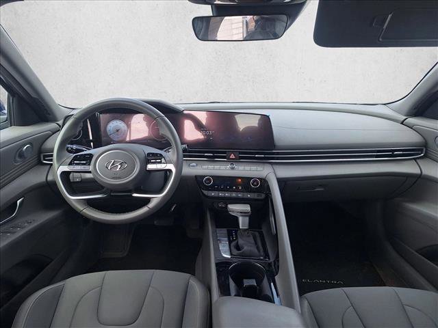 Used 2023 Hyundai Elantra SEL w/ Convenience Package image 15