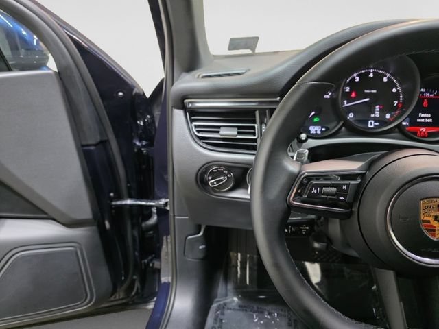 Used 2023 Porsche Macan AWD/4WD image 16