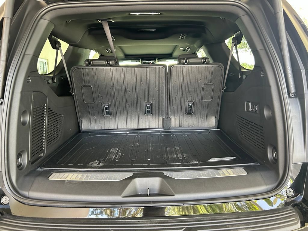 Used 2026 Chevrolet Suburban RST w/ Comfort Package RWD image 40