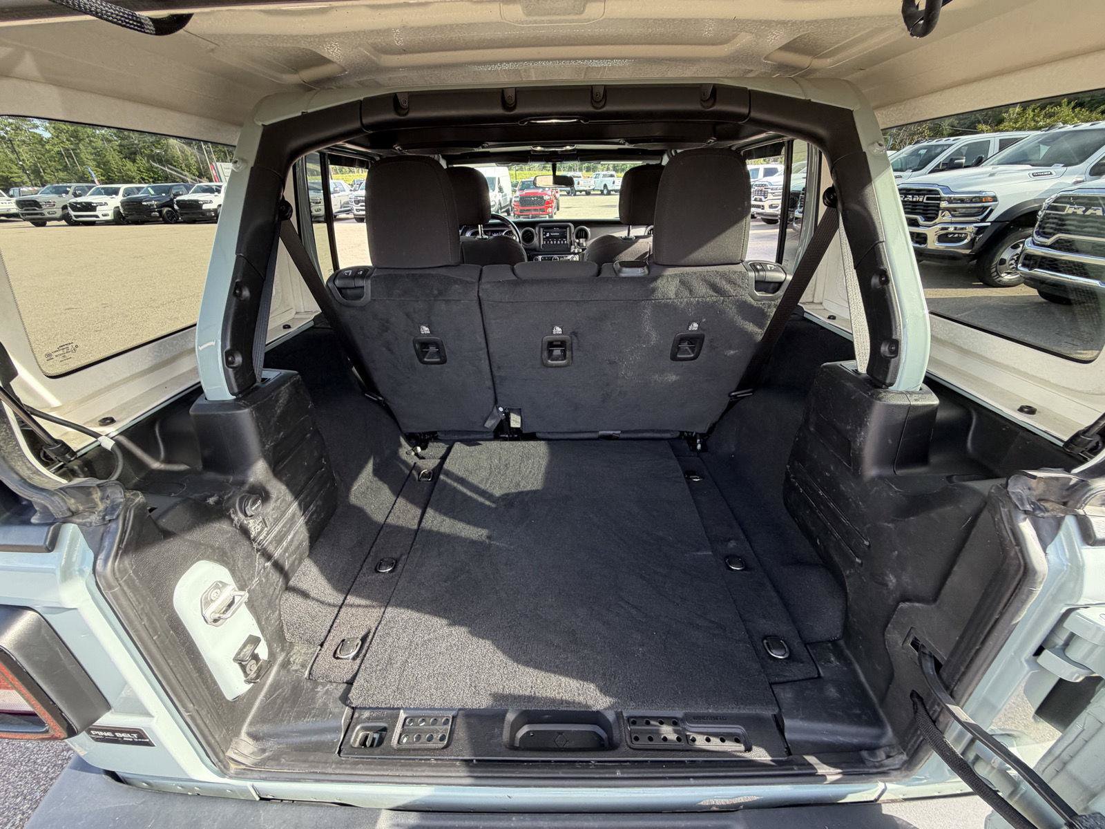 Used 2023 Jeep Wrangler Unlimited Sport AWD/4WD image 19