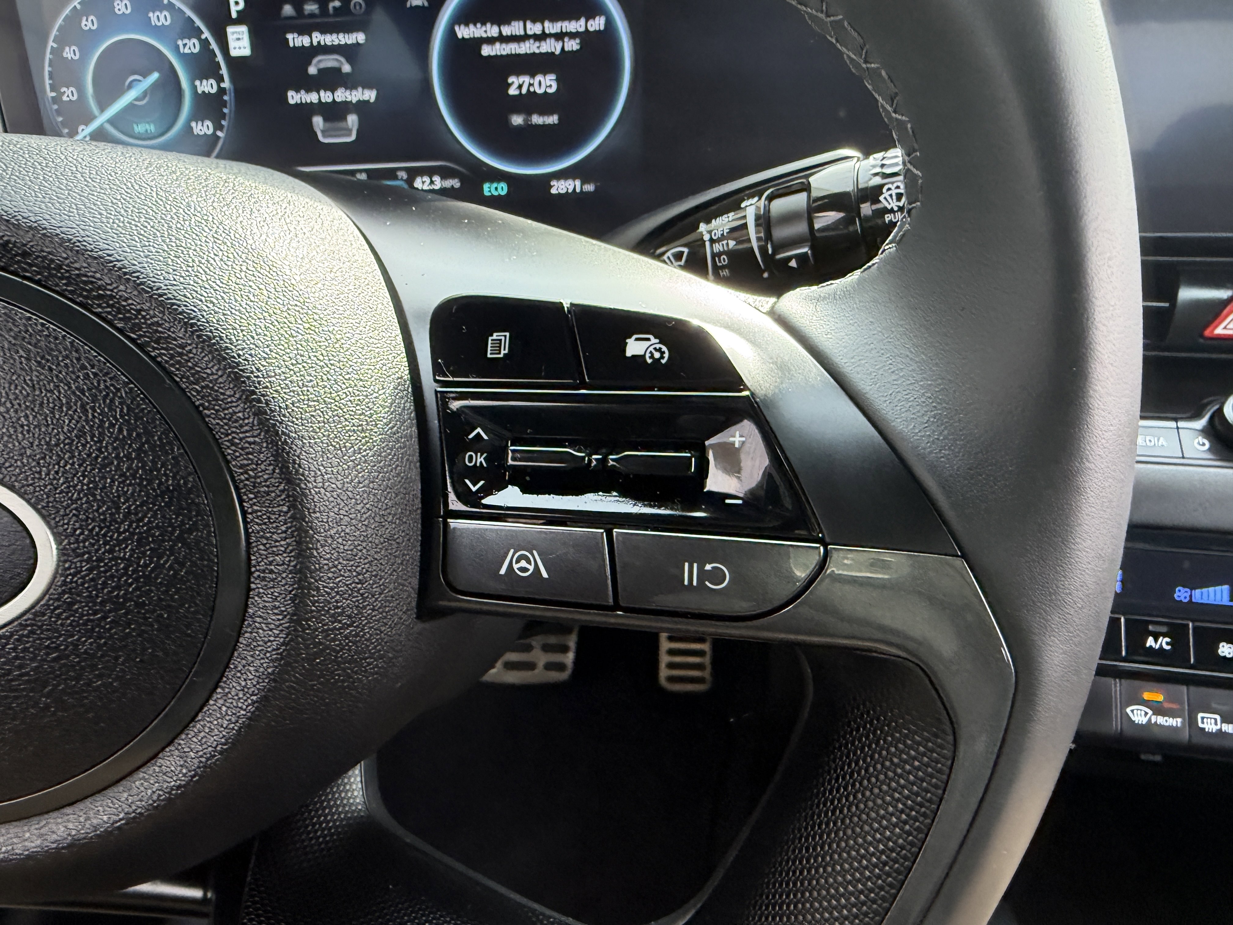 Certified 2025 Hyundai Elantra SEL image 26