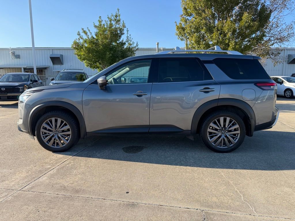 Used 2024 Nissan Pathfinder SL w/ SL Premium Package image 2