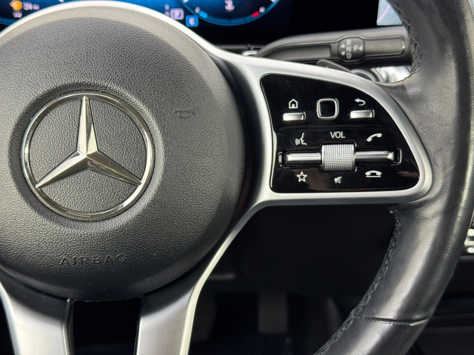 Used 2020 Mercedes-Benz GLB 250 4MATIC w/ Premium Package image 22