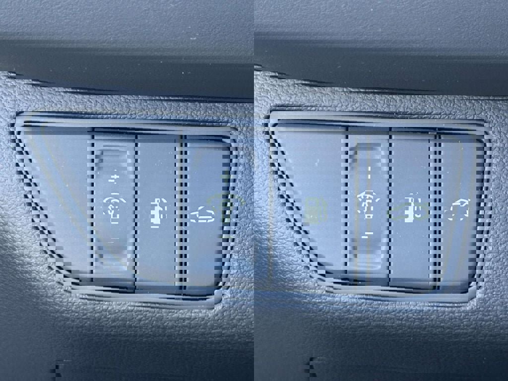 Used 2025 Genesis G70 3.3T Advanced image 23