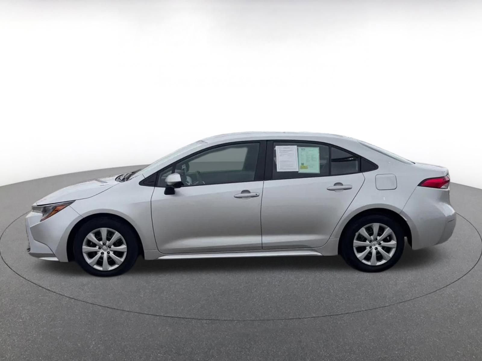 Used 2025 Toyota Corolla LE FWD image 9