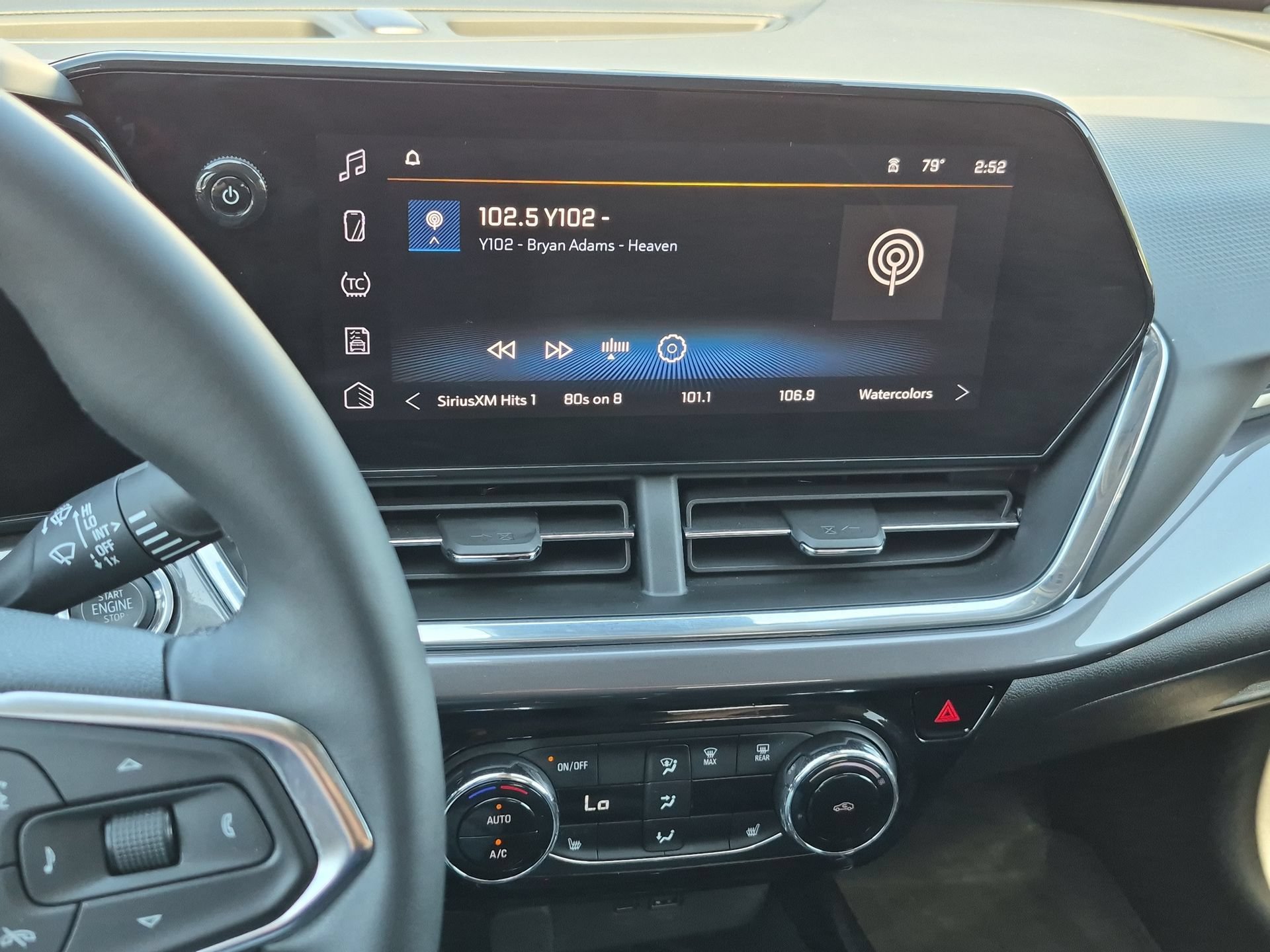Used 2025 Chevrolet Trax ACTIV w/ Sunroof Package FWD image 13