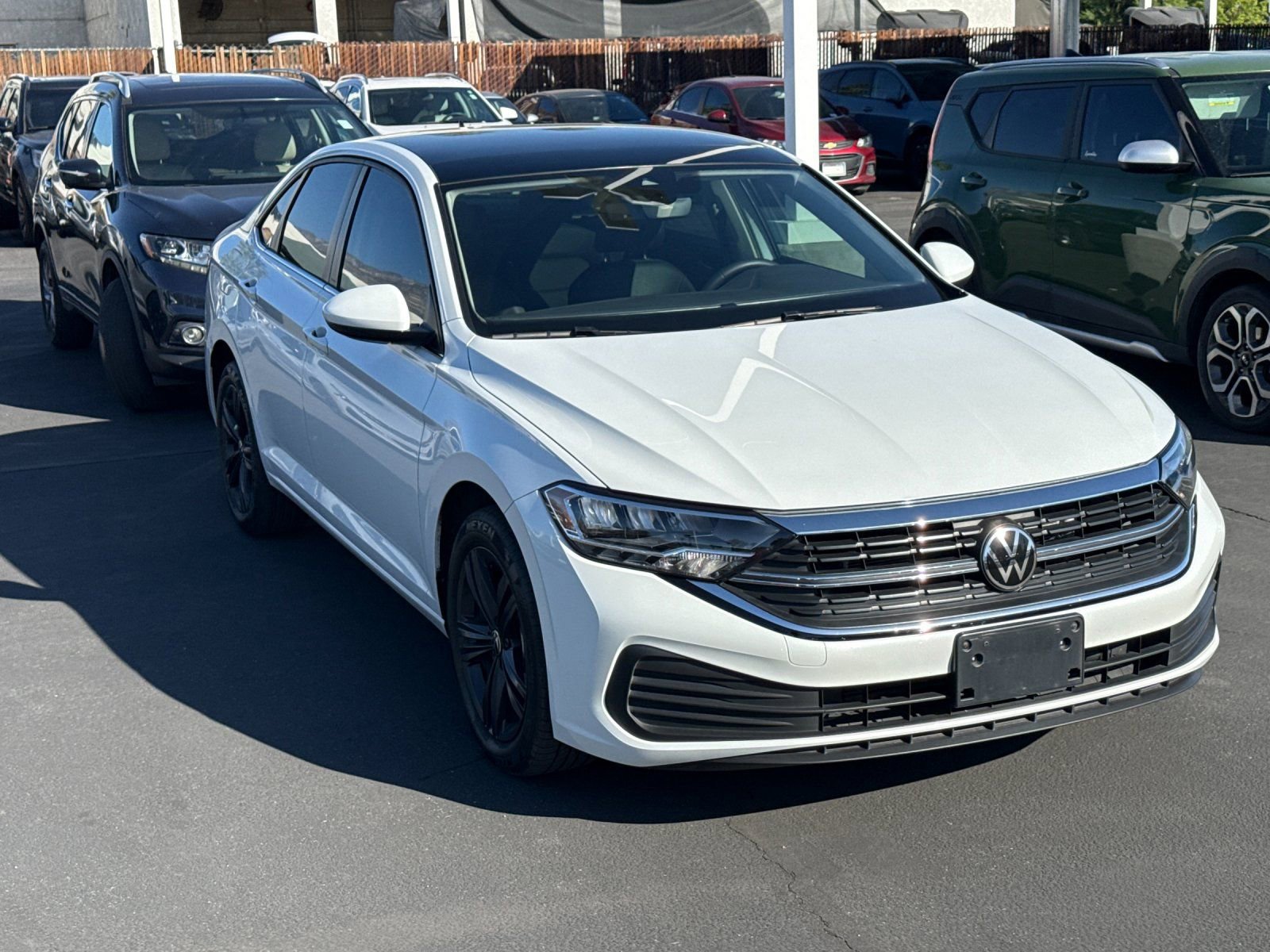 Used 2024 Volkswagen Jetta SE w/ Panoramic Sunroof Package image 2
