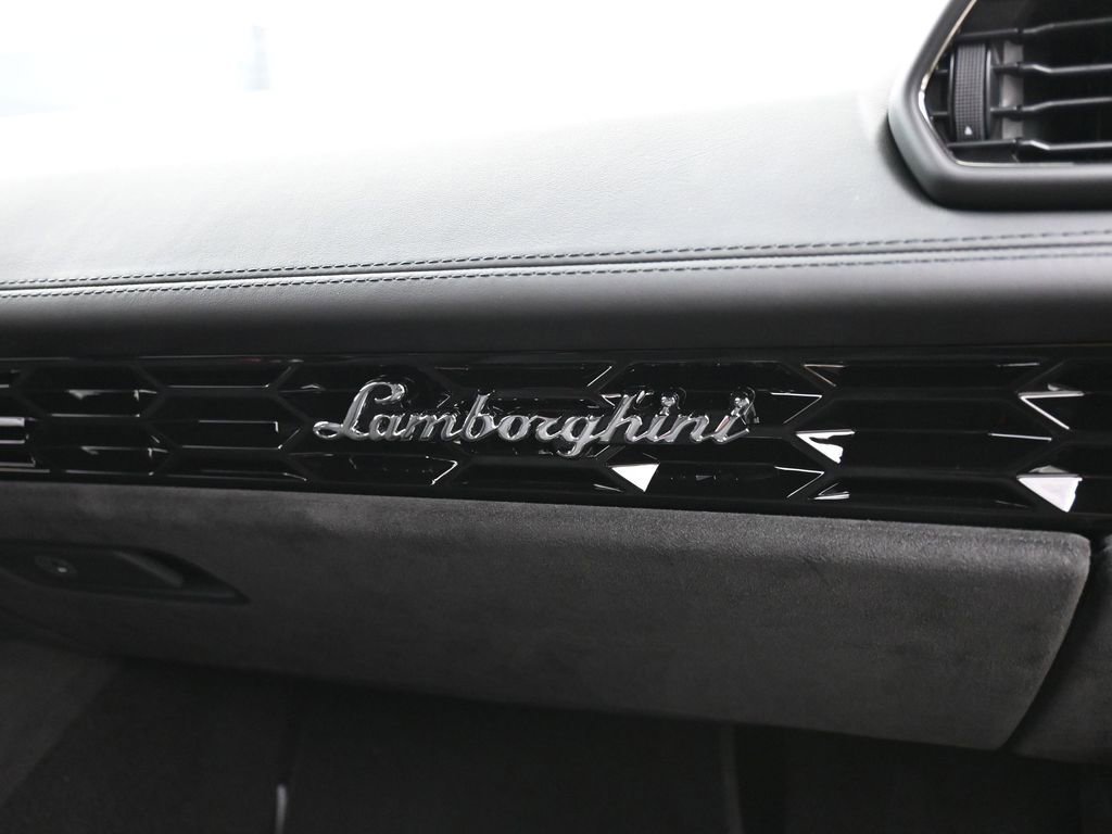Used 2024 Lamborghini Huracan Sterrato image 27