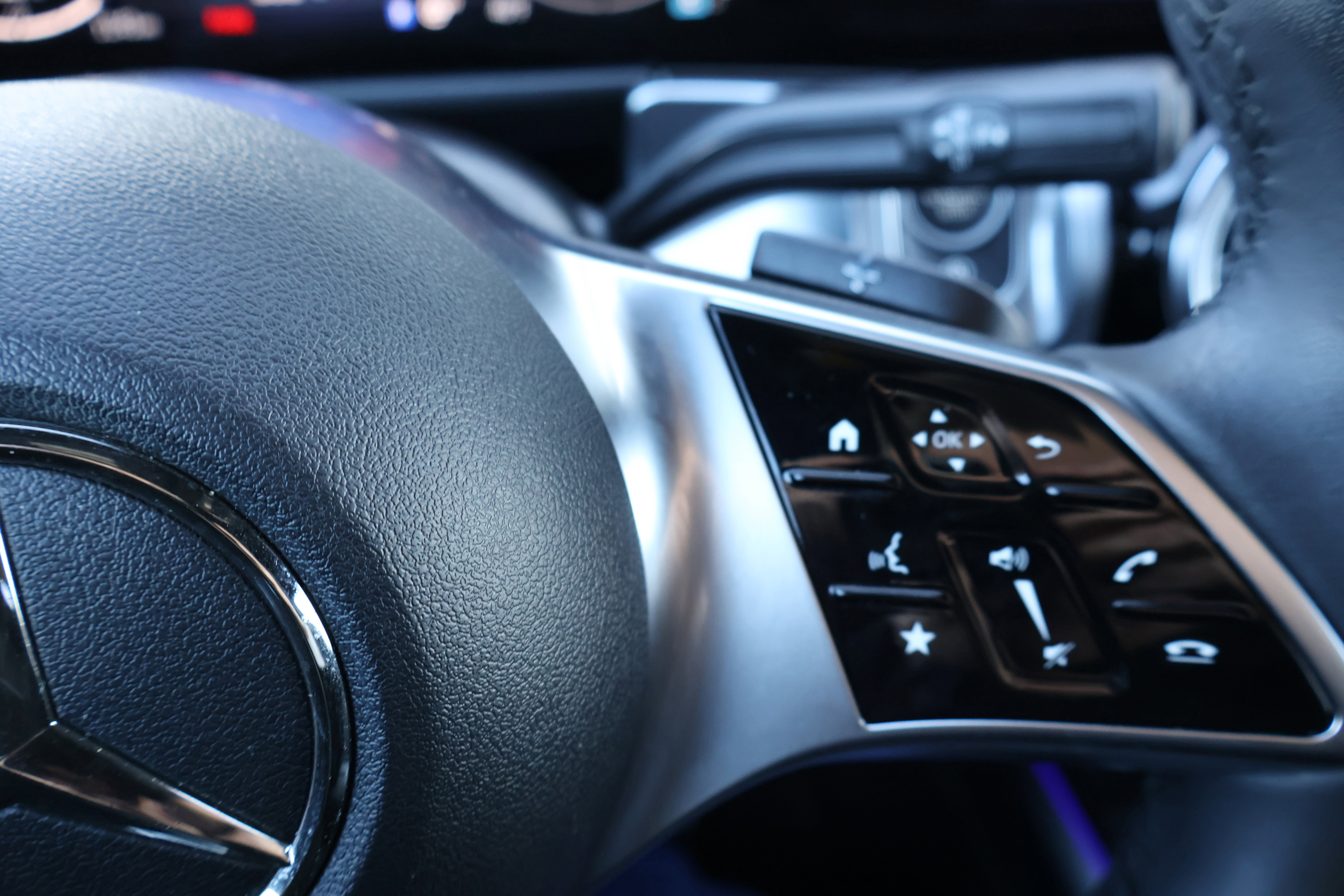 Certified 2024 Mercedes-Benz GLB 250 image 32