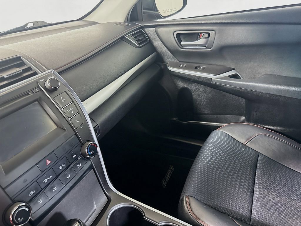 Used 2015 Toyota Camry SE FWD image 21