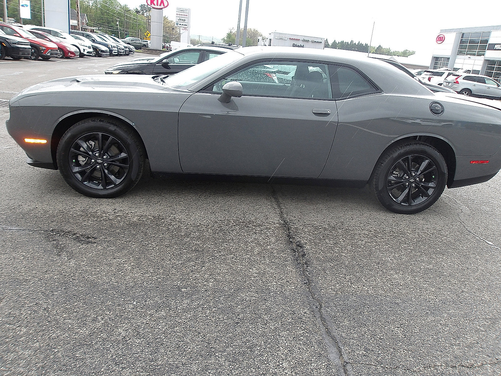 Used 2023 Dodge Challenger SXT w/ Blacktop Package AWD/4WD image 4